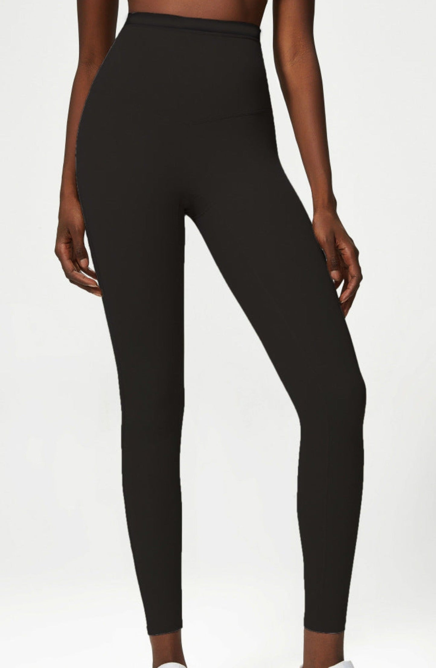 Fitness model wearing contouring, squat proof, black leggings from vibras activewear.