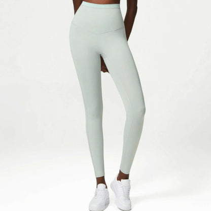 FITNESS MODEL WEARING A MINT COLOURED, BUTT LIFTING, TUMMY CONTROL, HIGH WAISTED  LEGGINGS FROM VIBRAS ACTIVEWEAR.